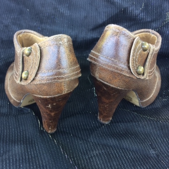 Seychelles Brown Heels with Studs - Picture 2 of 8